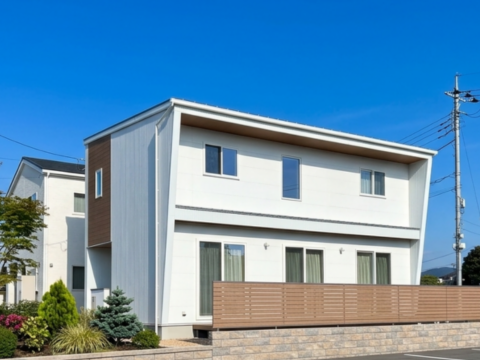 子どもの今も、これからも快適に。
風の通り道を活かしたパッシブ設計と全館空調で、かわいくておしゃれ、ずっと心地いい住まい。