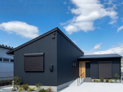 母と息子の2人で建てる。互いのことを想った、段差のない完全バリアフリー平屋住宅