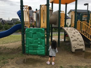 公園で遊ぶ写真